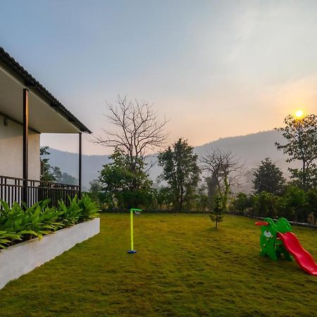 Saffronstays Turquoise Maison, Карджат Екстер'єр фото